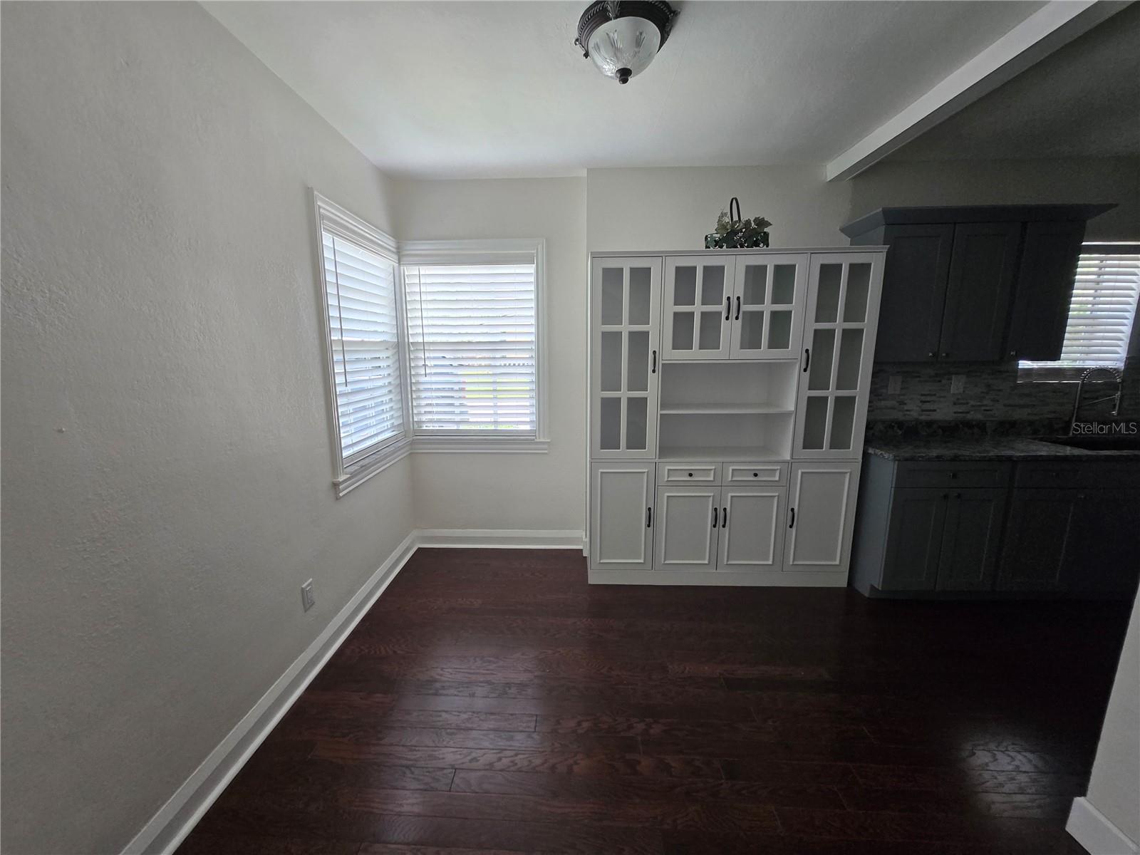 300 E IDLEWILD AVE — photo 8