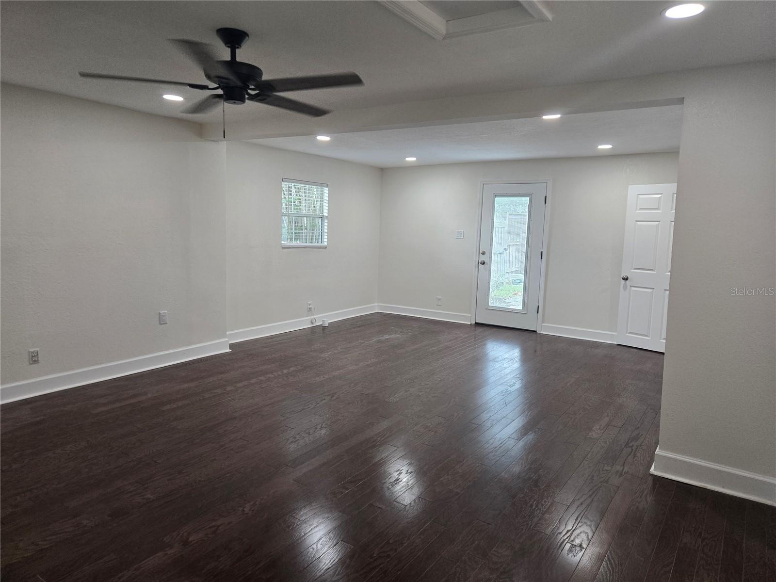 300 E IDLEWILD AVE — photo 27