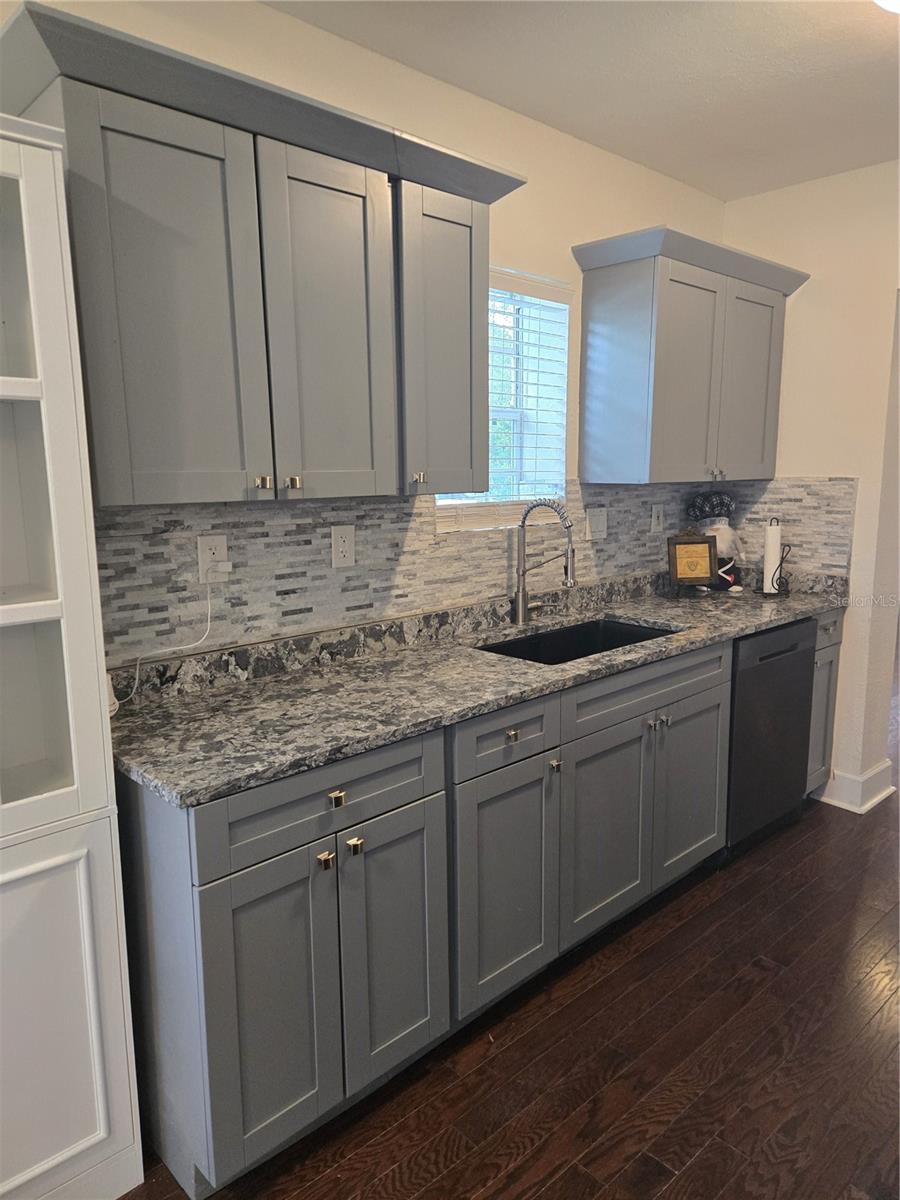 300 E IDLEWILD AVE — photo 4