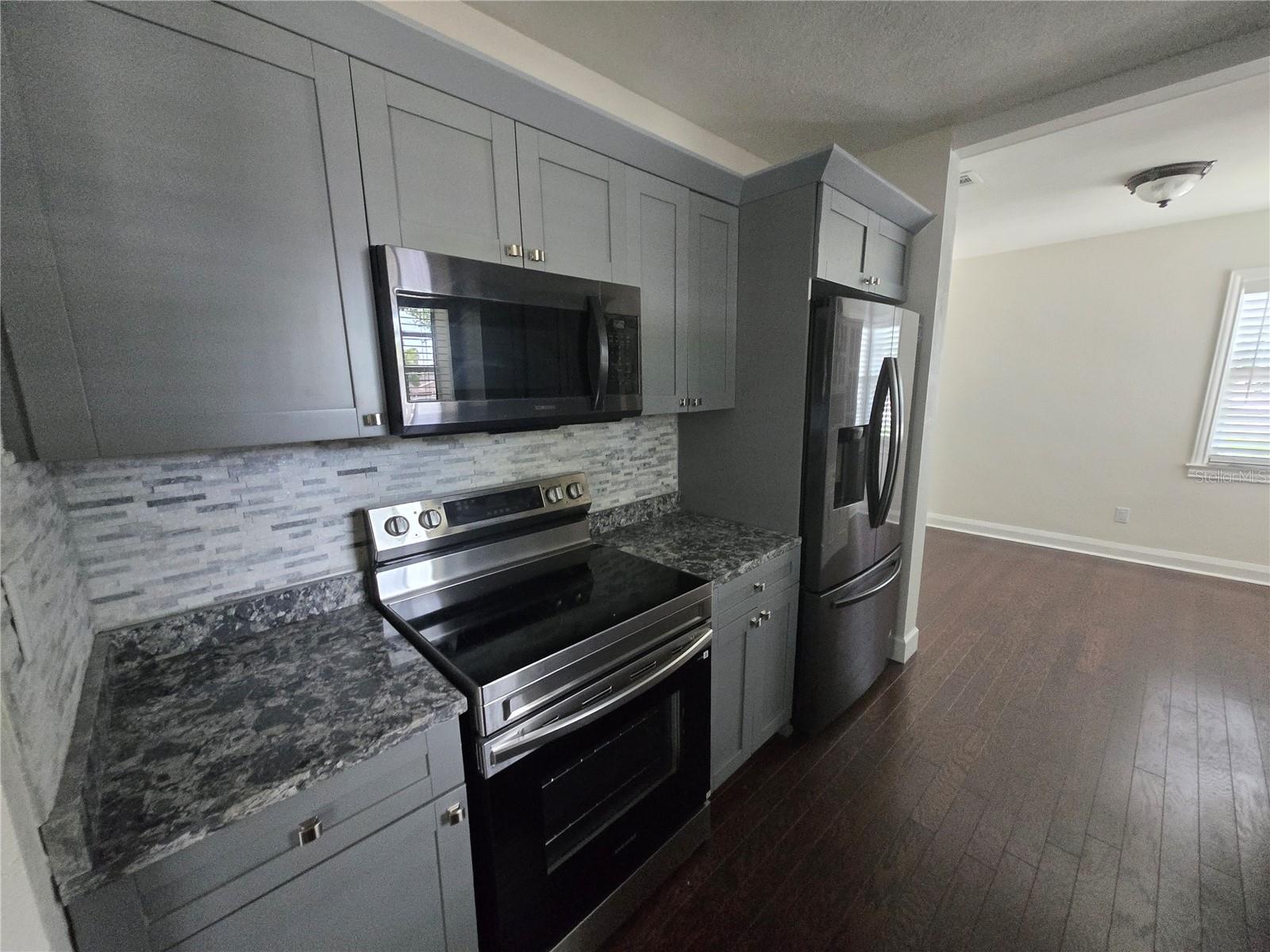 300 E IDLEWILD AVE — photo 3