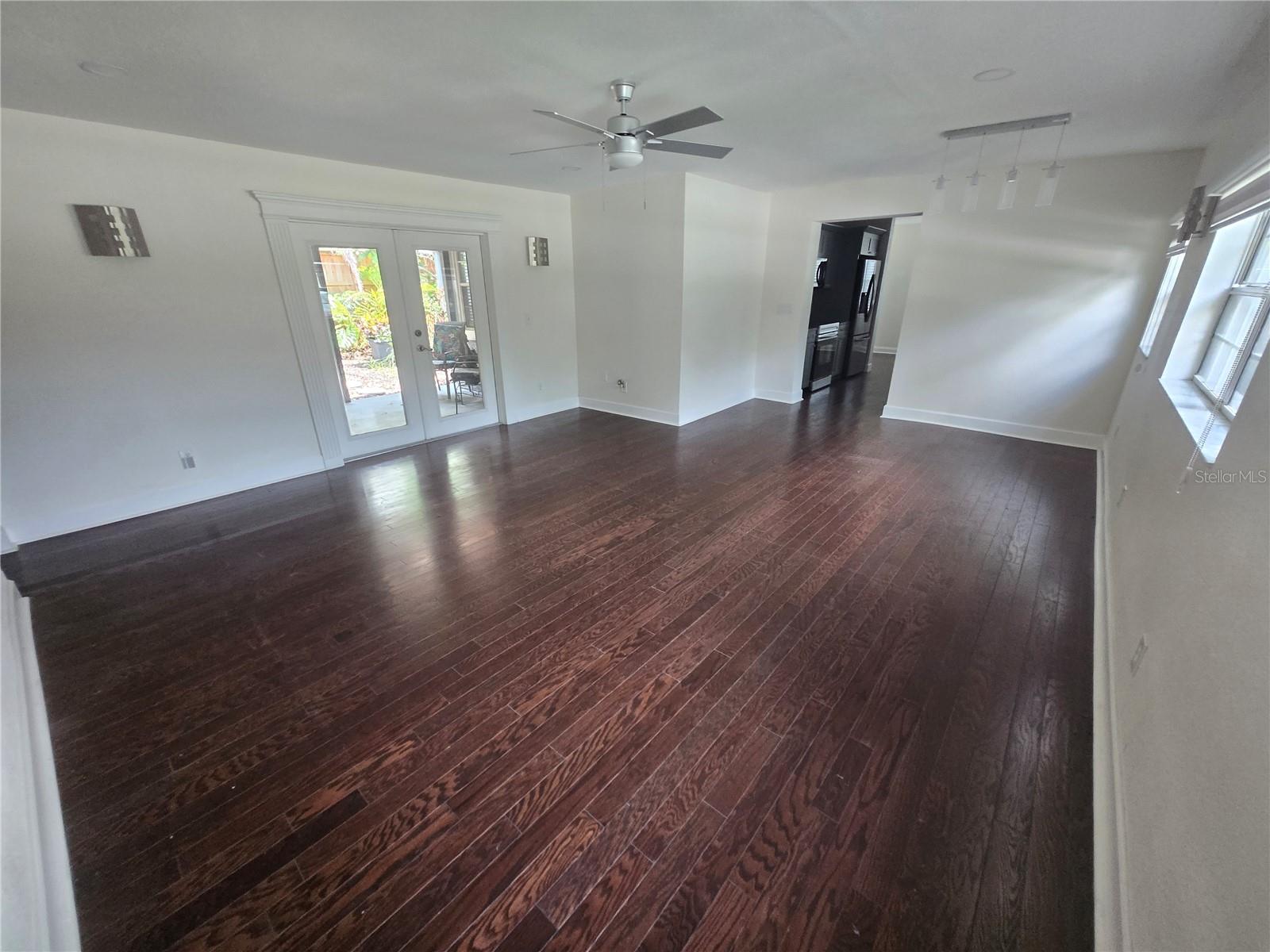 300 E IDLEWILD AVE — photo 15