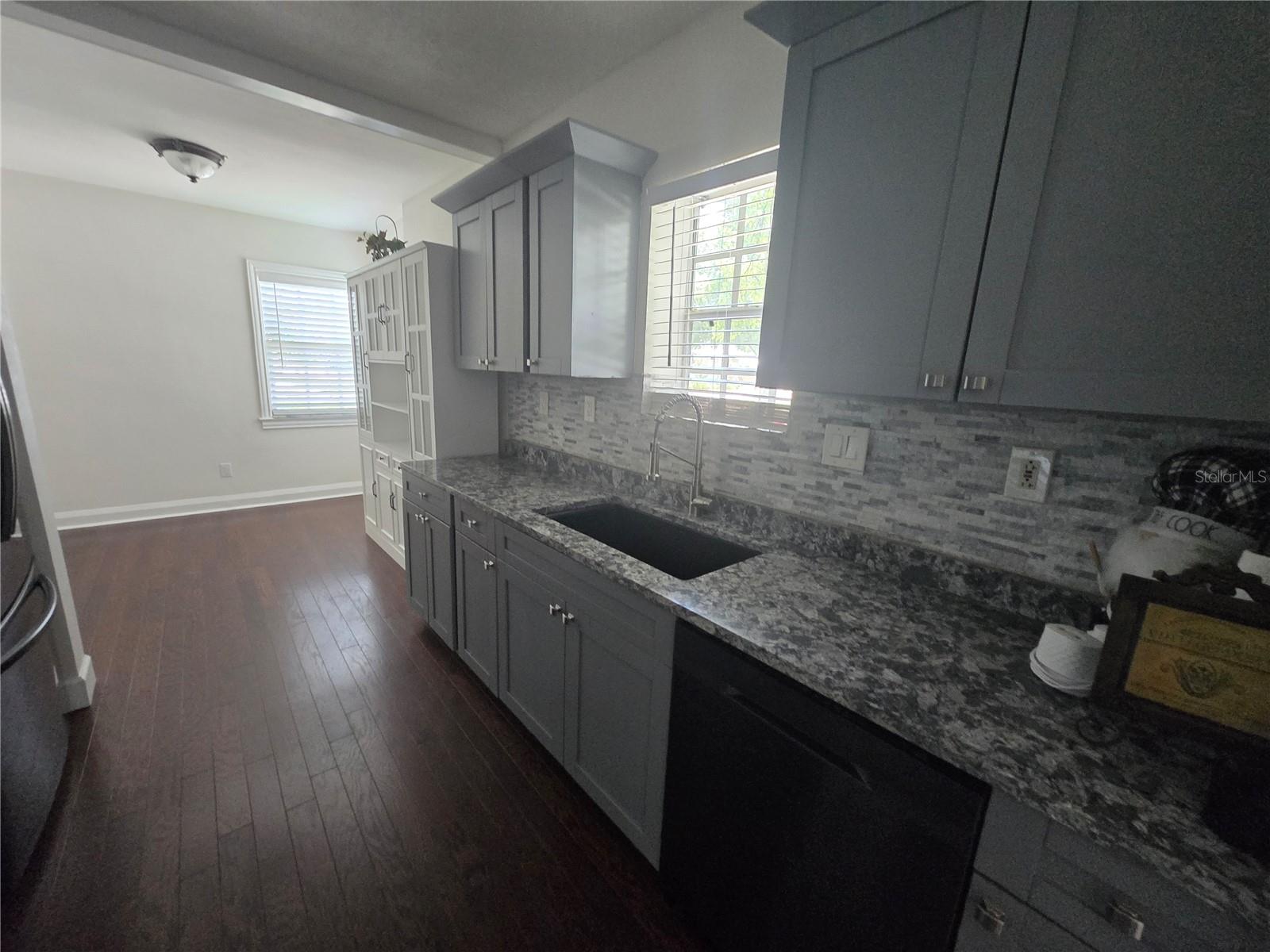 300 E IDLEWILD AVE — photo 6