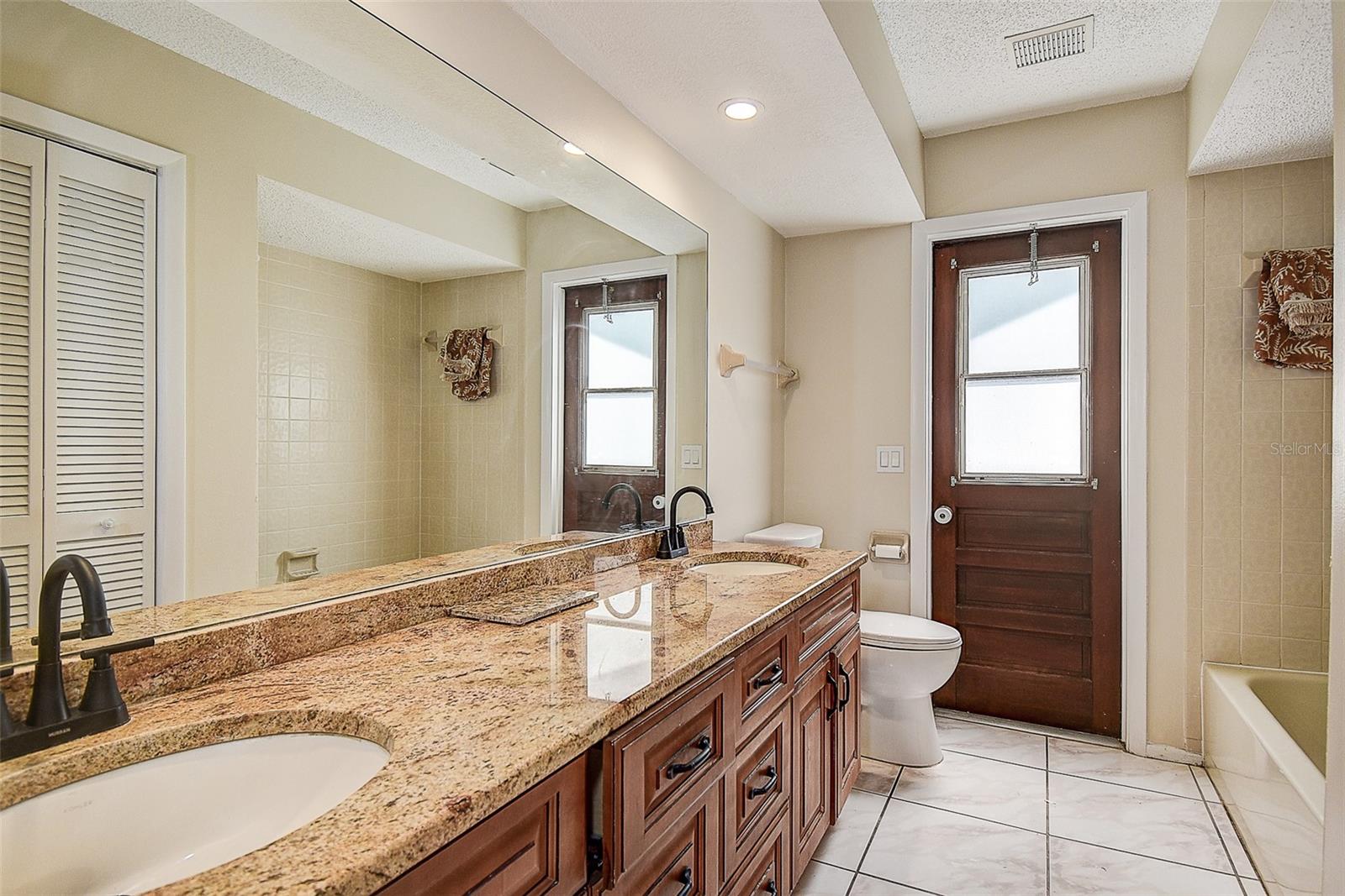2876 LAKE VALENCIA BLVD E — photo 37