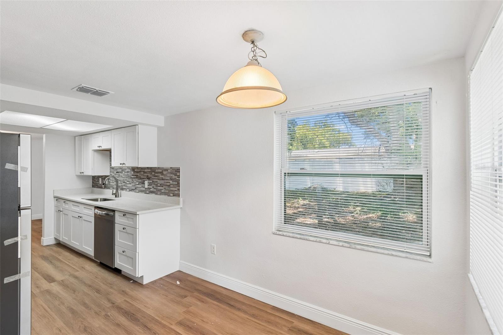 7105 OAKSHIRE DR — photo 17