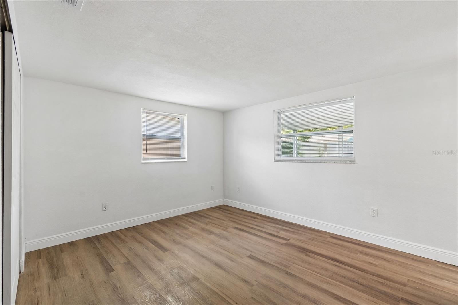 7105 OAKSHIRE DR — photo 27
