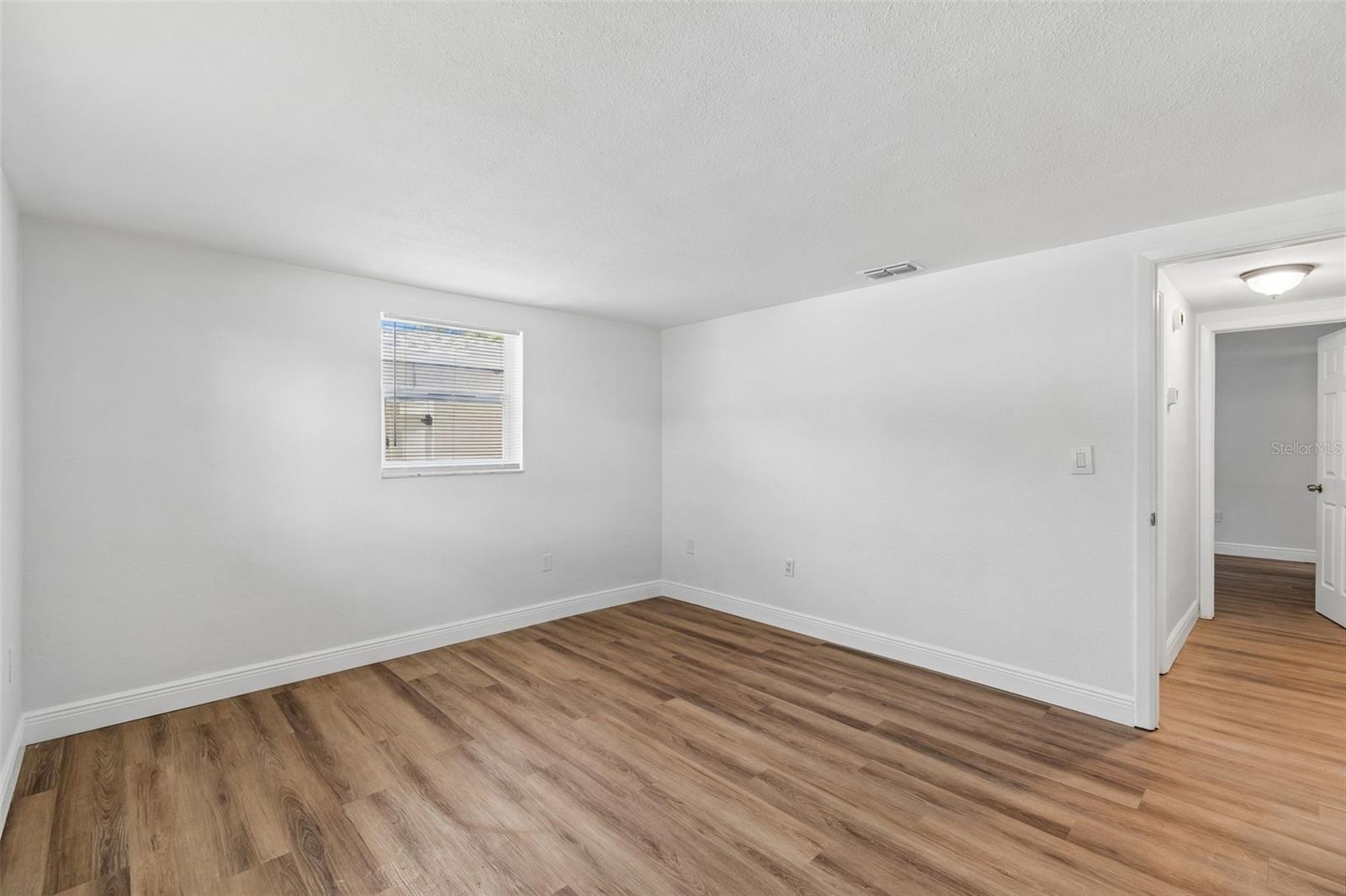 7105 OAKSHIRE DR — photo 23