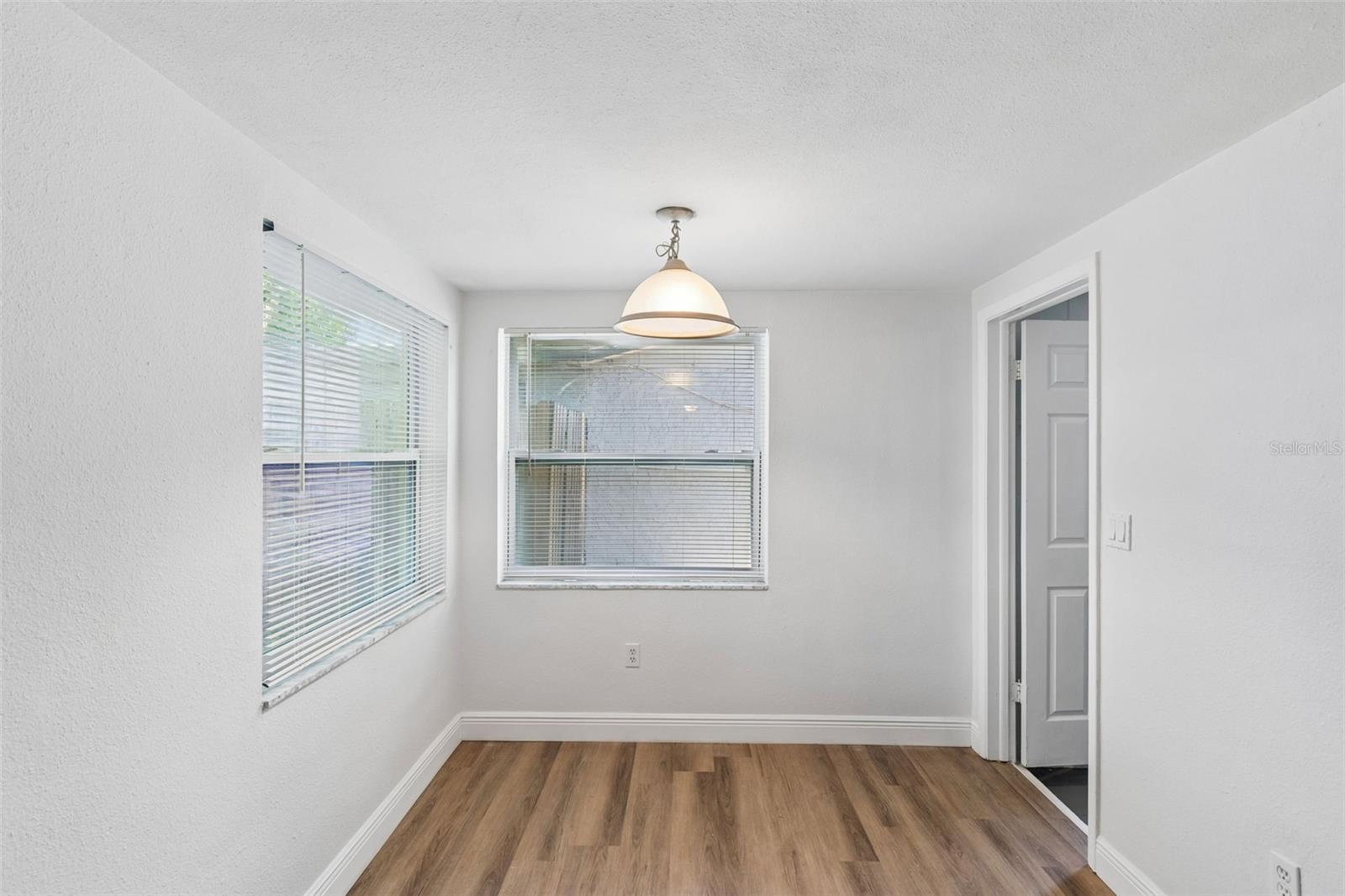 7105 OAKSHIRE DR — photo 15