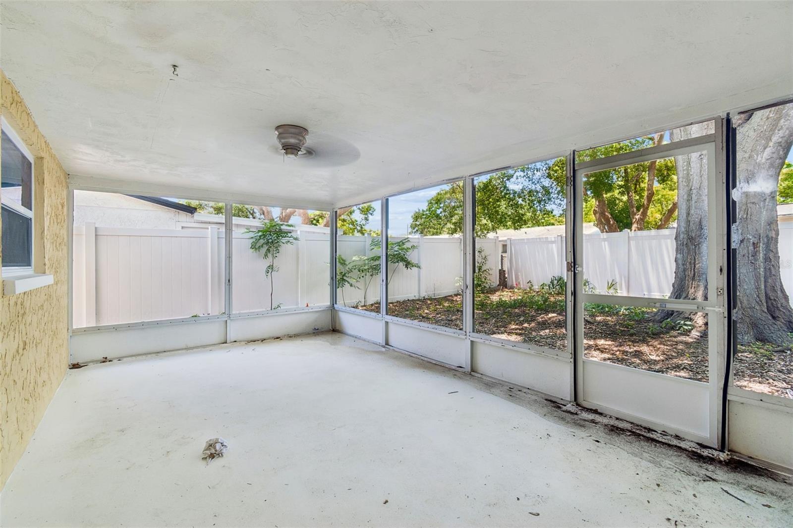 7105 OAKSHIRE DR — photo 42