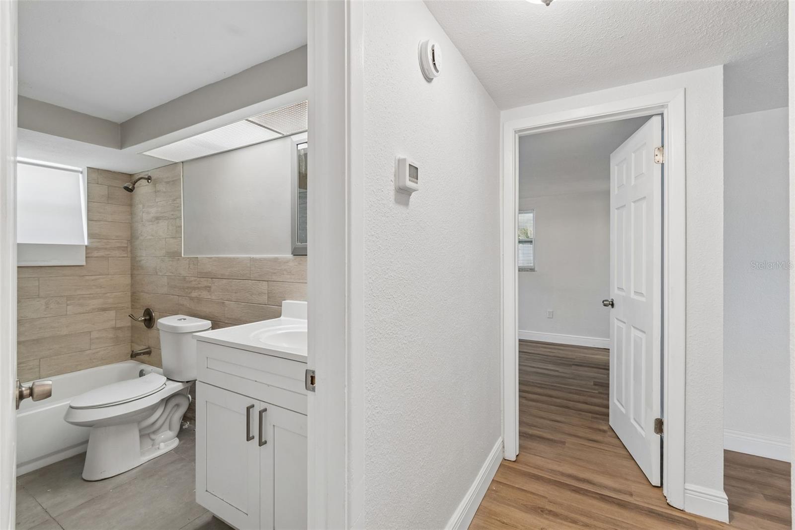 7105 OAKSHIRE DR — photo 24