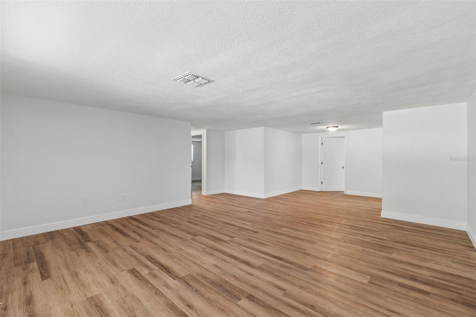 7105 OAKSHIRE DR — photo 7