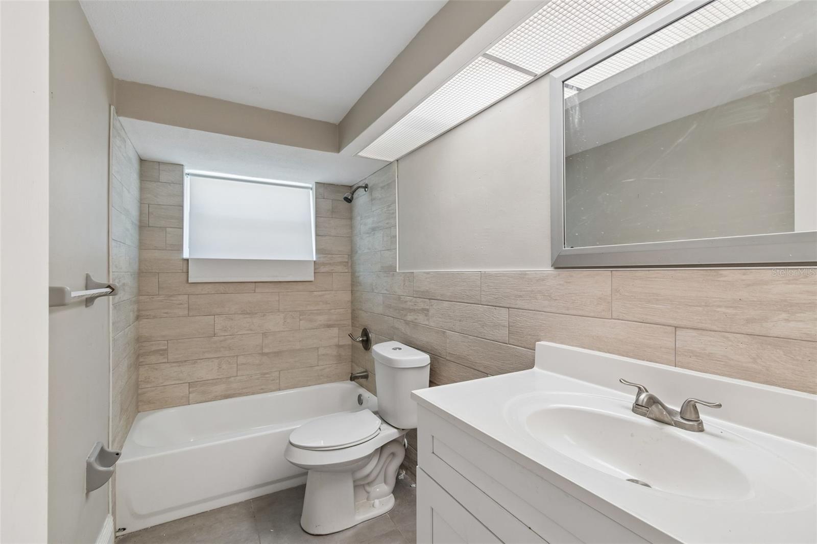 7105 OAKSHIRE DR — photo 25