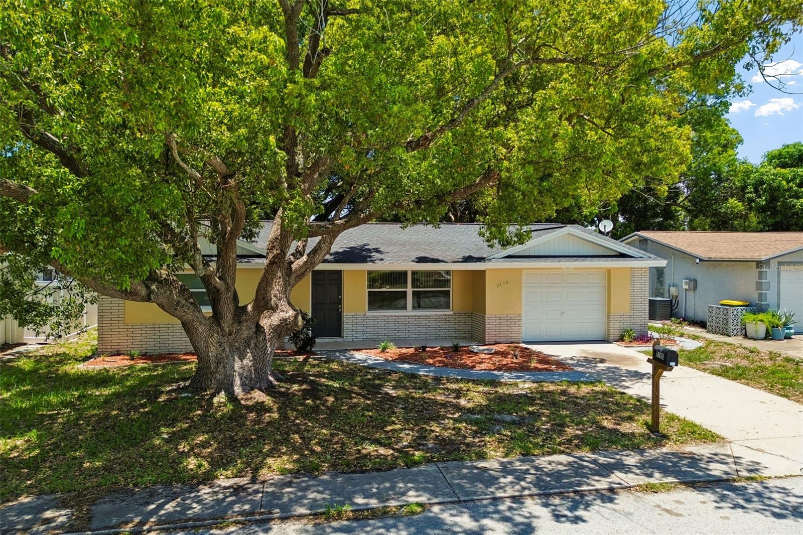 7105 OAKSHIRE DR — photo 49
