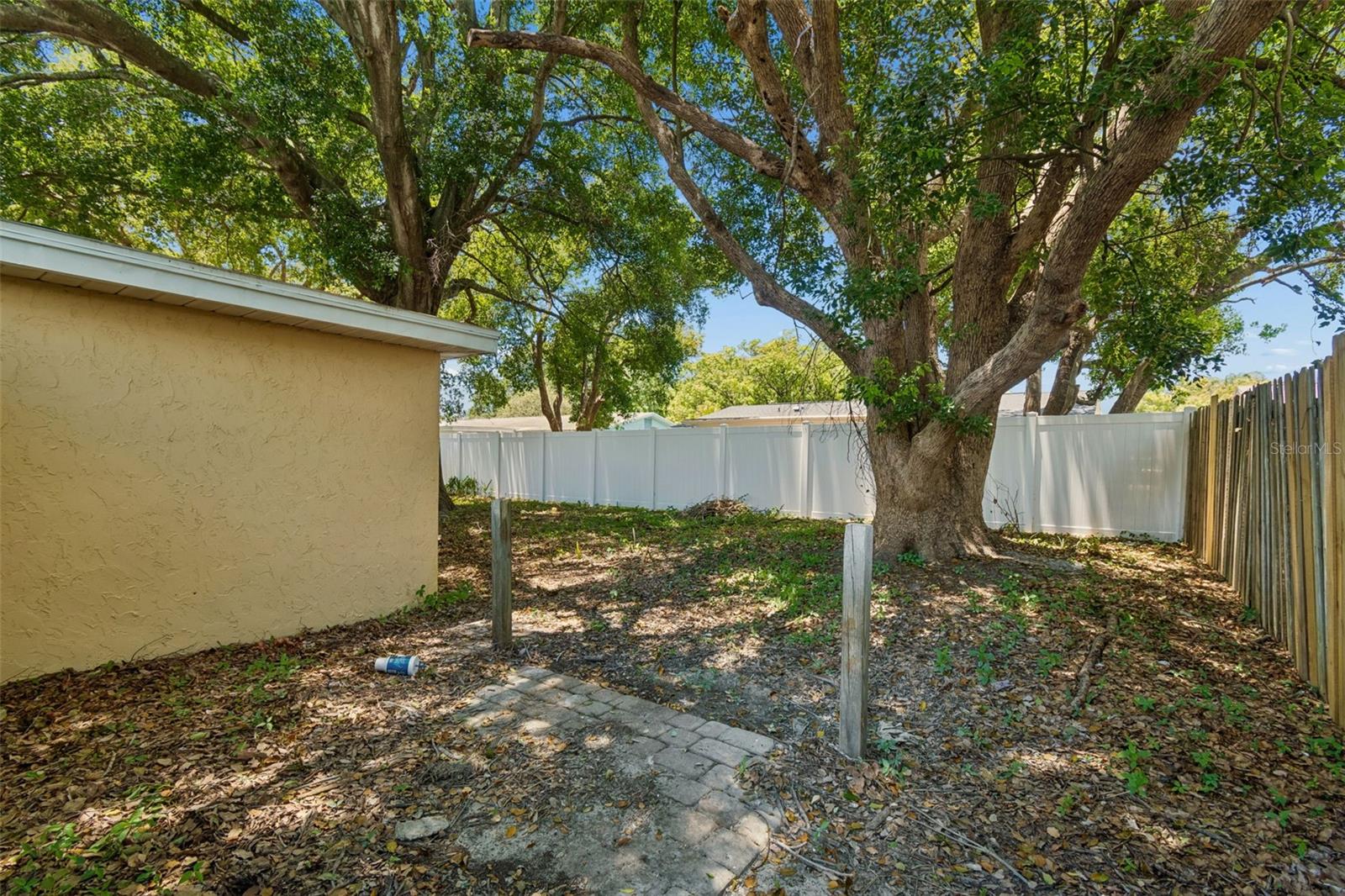 7105 OAKSHIRE DR — photo 46