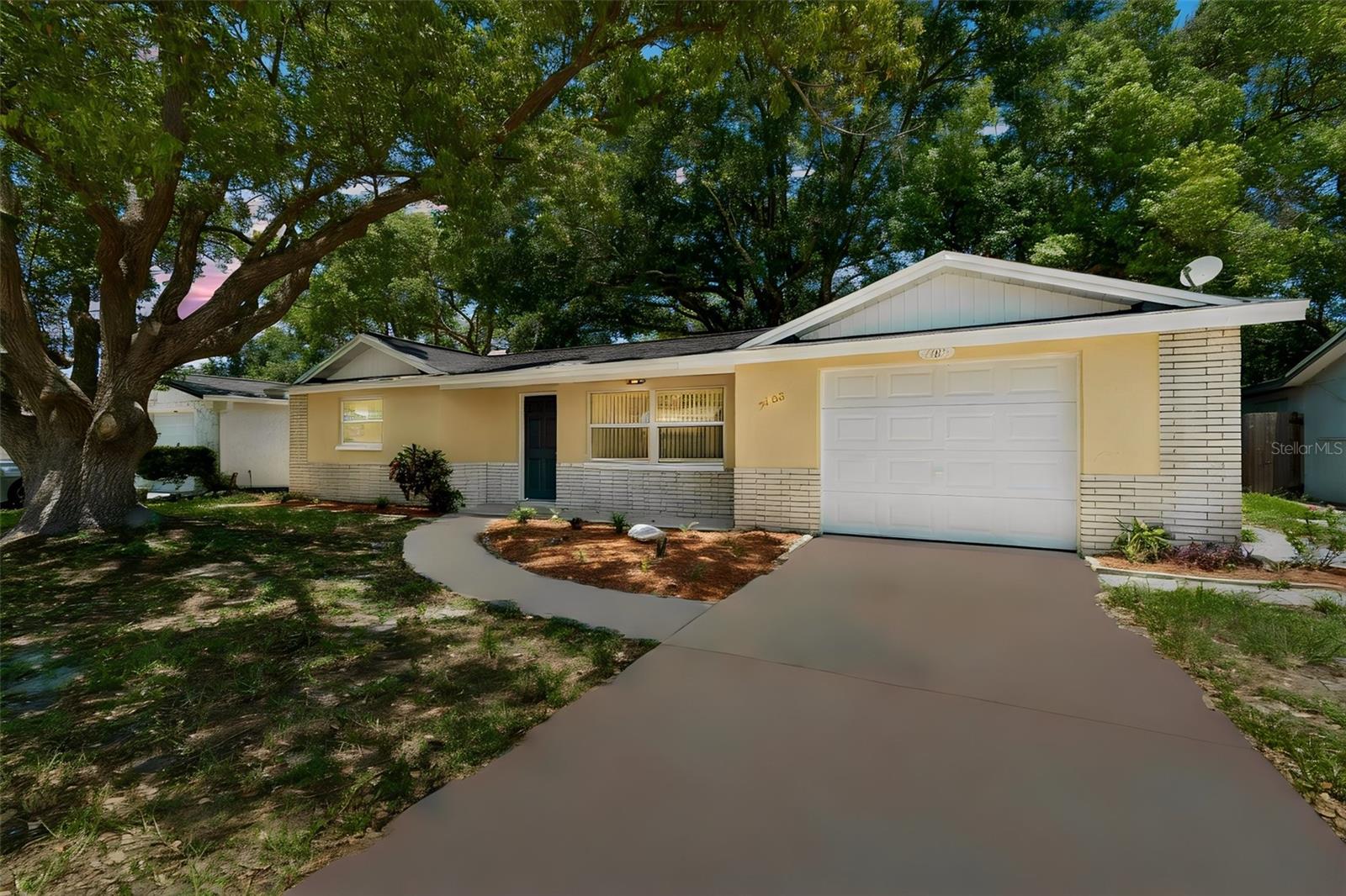 7105 OAKSHIRE DR — photo 53