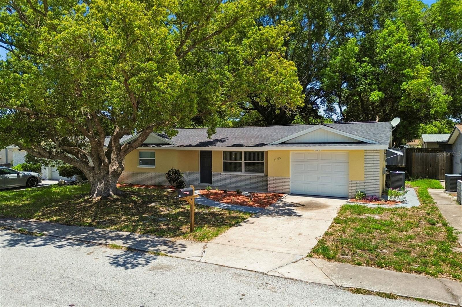 7105 OAKSHIRE DR — photo 47