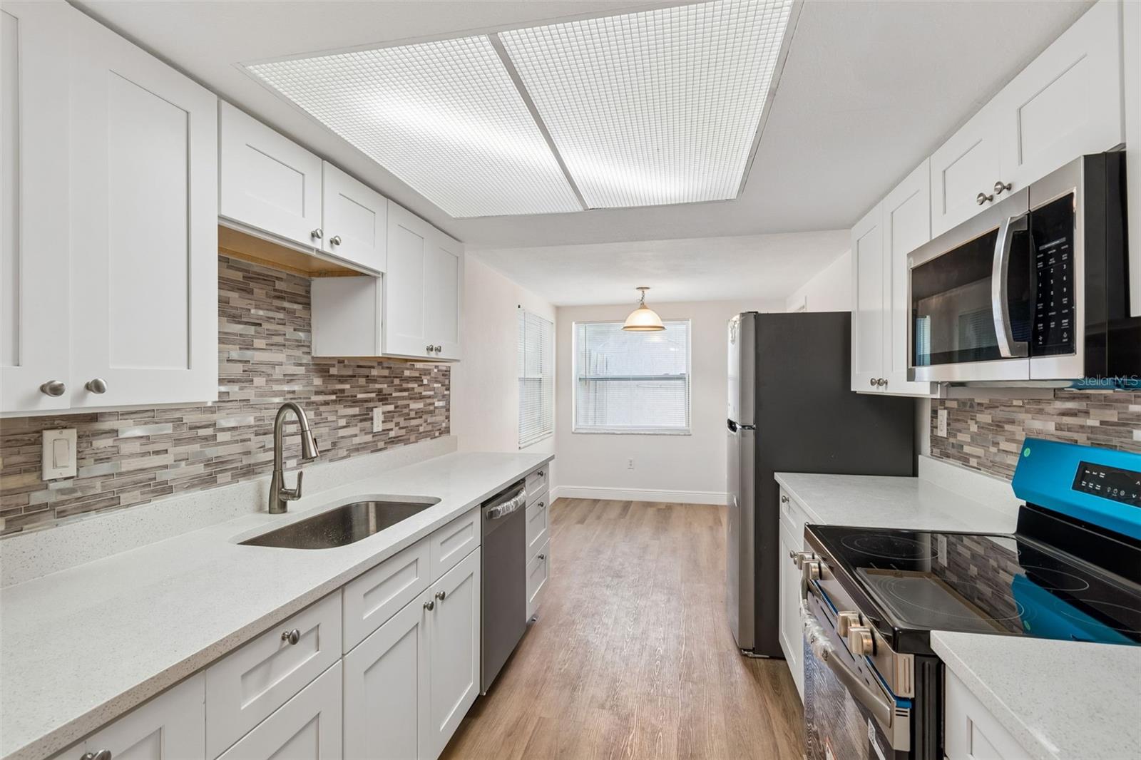 7105 OAKSHIRE DR — photo 11
