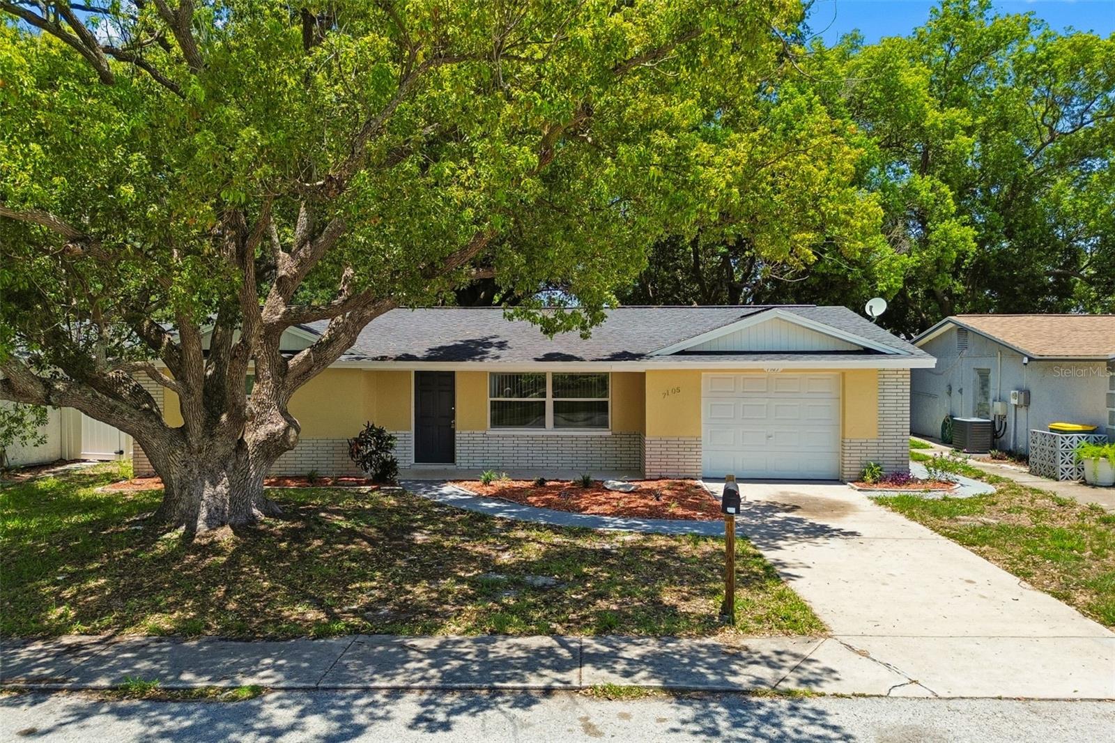 7105 OAKSHIRE DR — photo 48