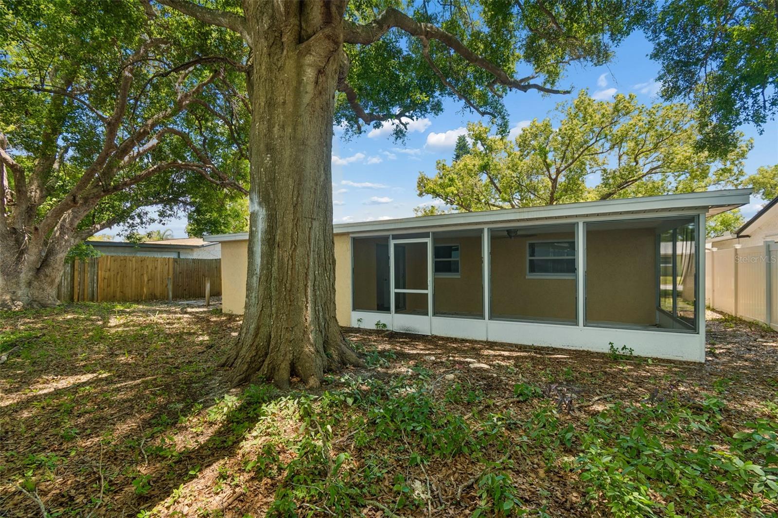 7105 OAKSHIRE DR — photo 45