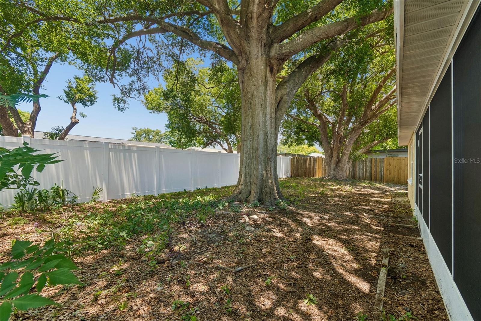 7105 OAKSHIRE DR — photo 44