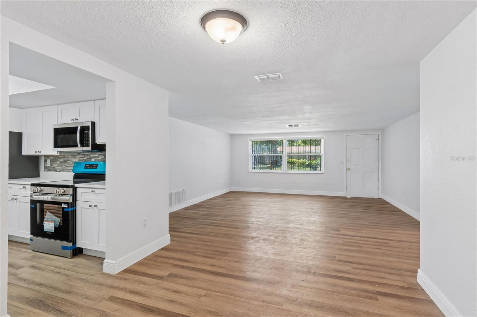 7105 OAKSHIRE DR — photo 10