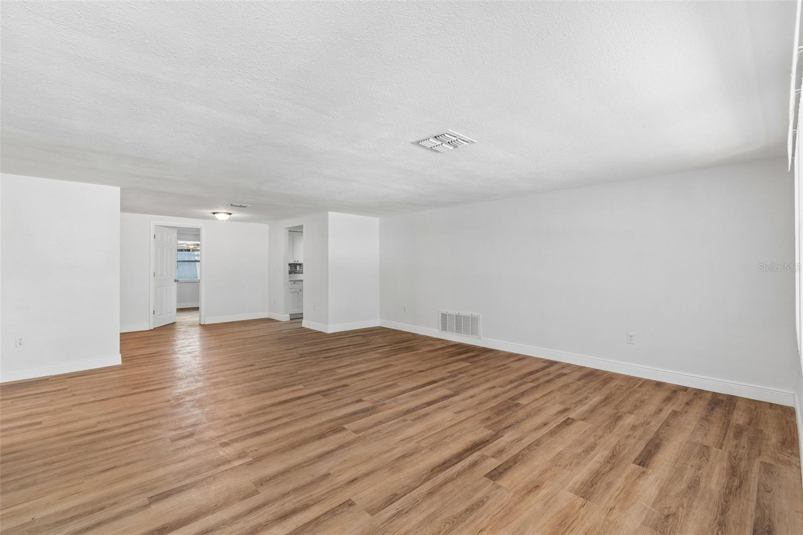 7105 OAKSHIRE DR — photo 5