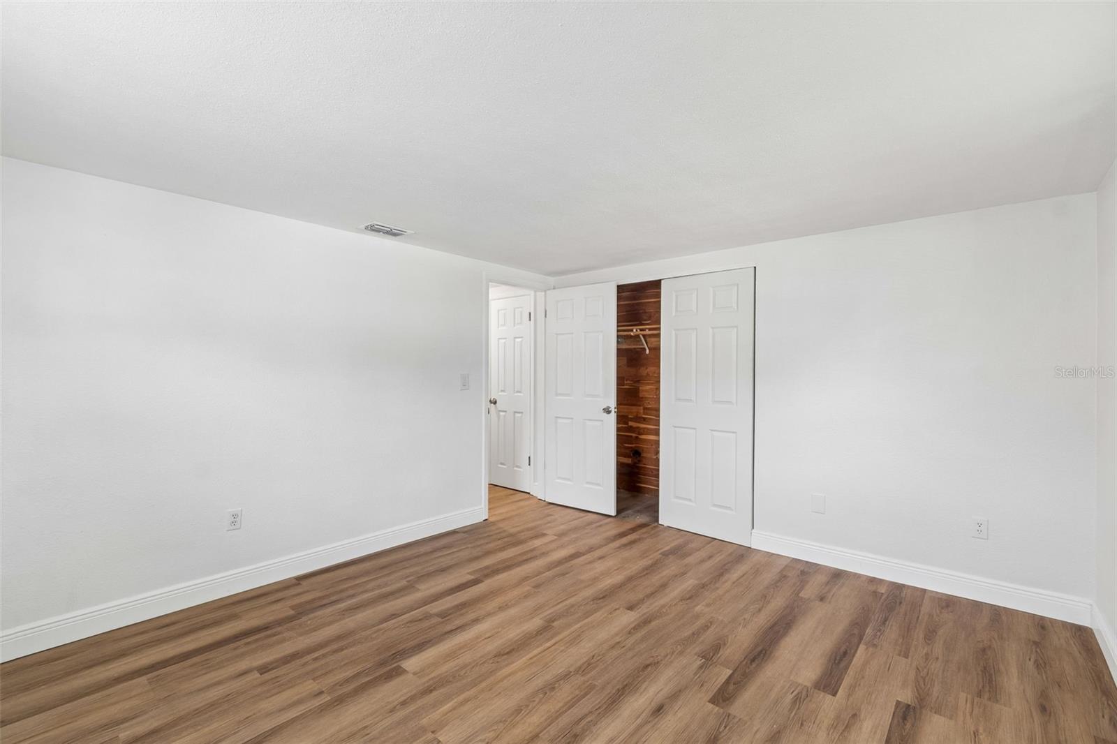 7105 OAKSHIRE DR — photo 28