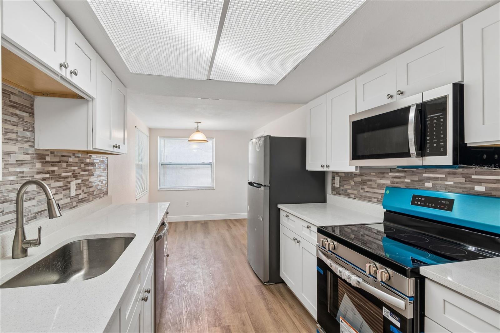 7105 OAKSHIRE DR — photo 13