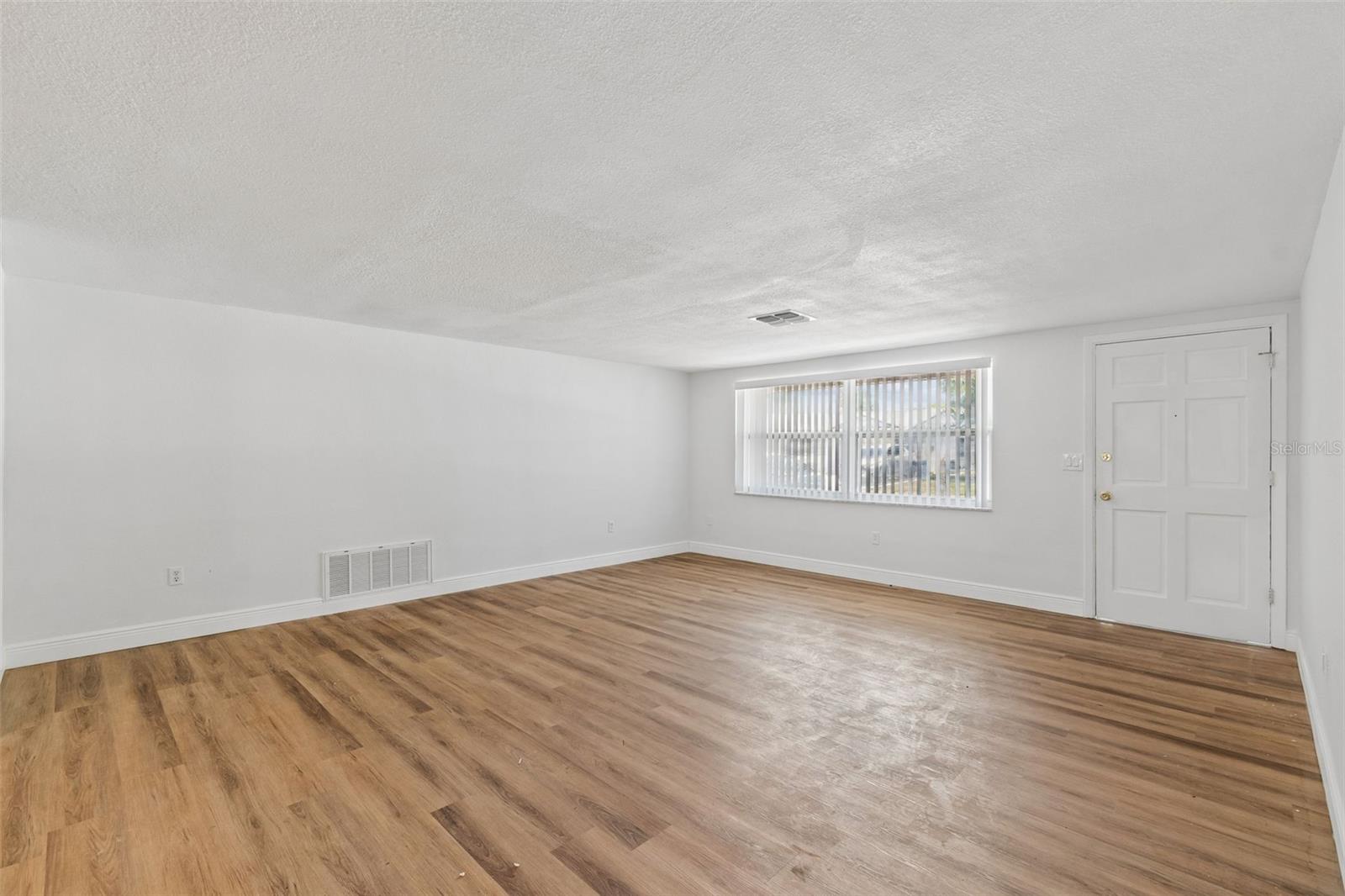 7105 OAKSHIRE DR — photo 3