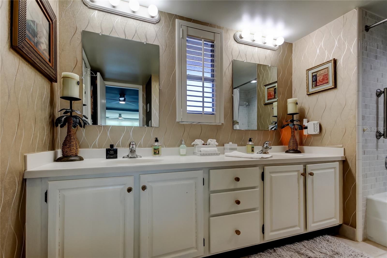 5200 BRITTANY DR S #204 — photo 37