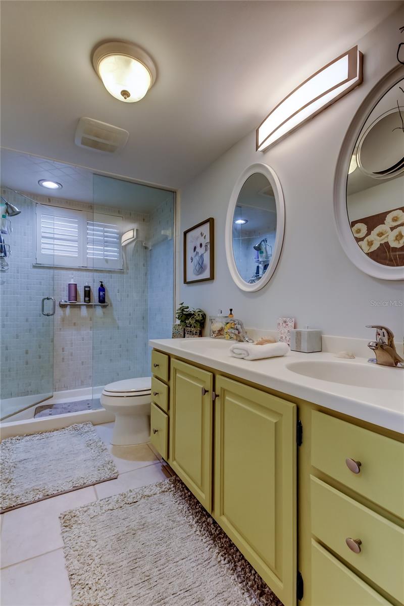 5200 BRITTANY DR S #204 — photo 43