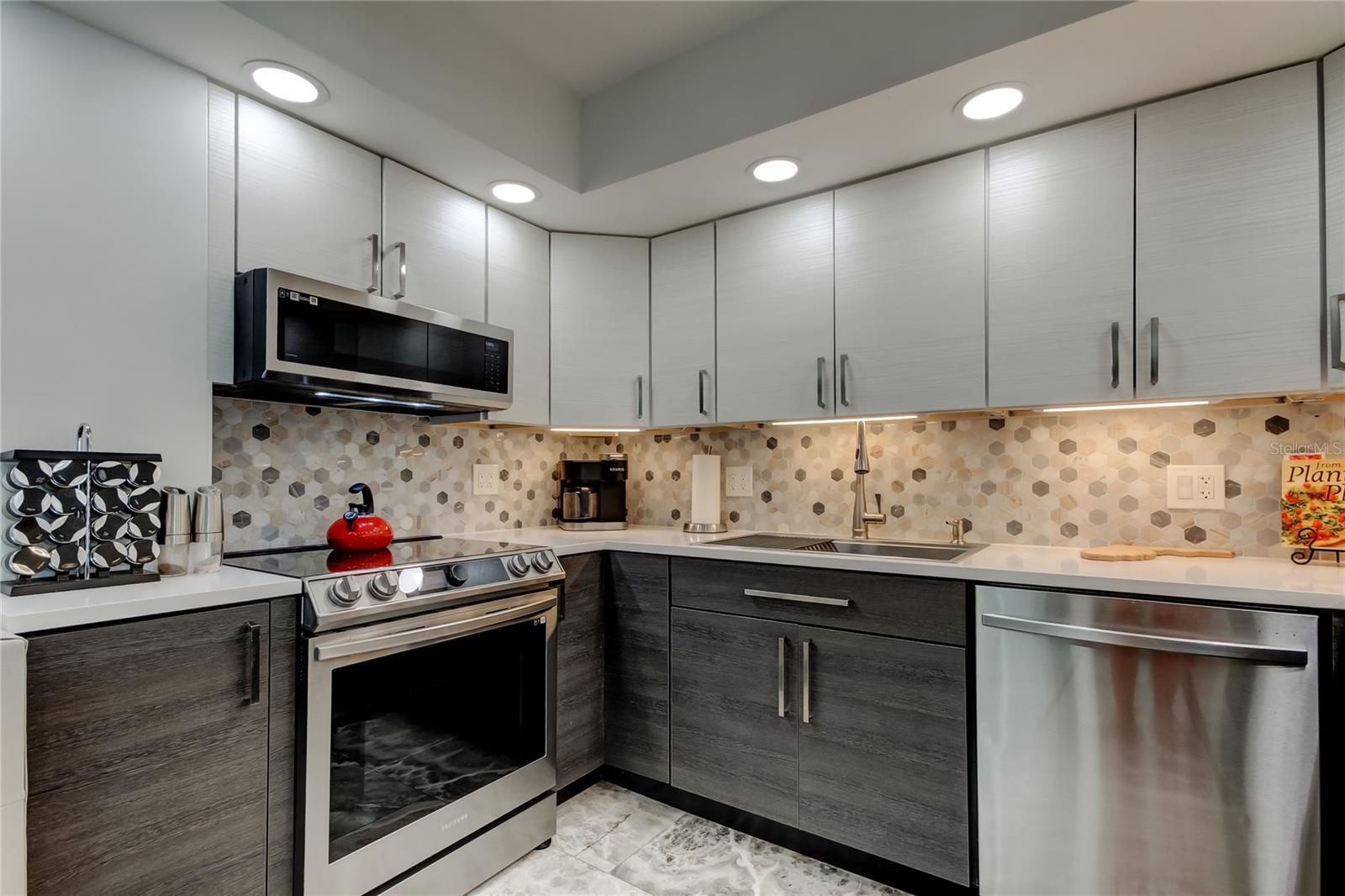 5200 BRITTANY DR S #204 — photo 6