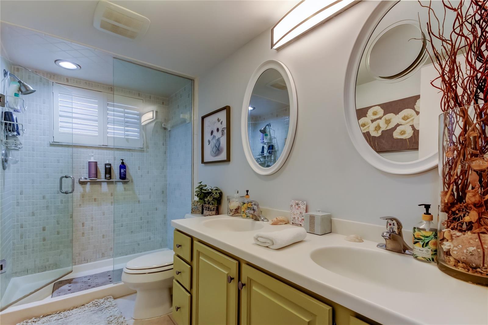 5200 BRITTANY DR S #204 — photo 44