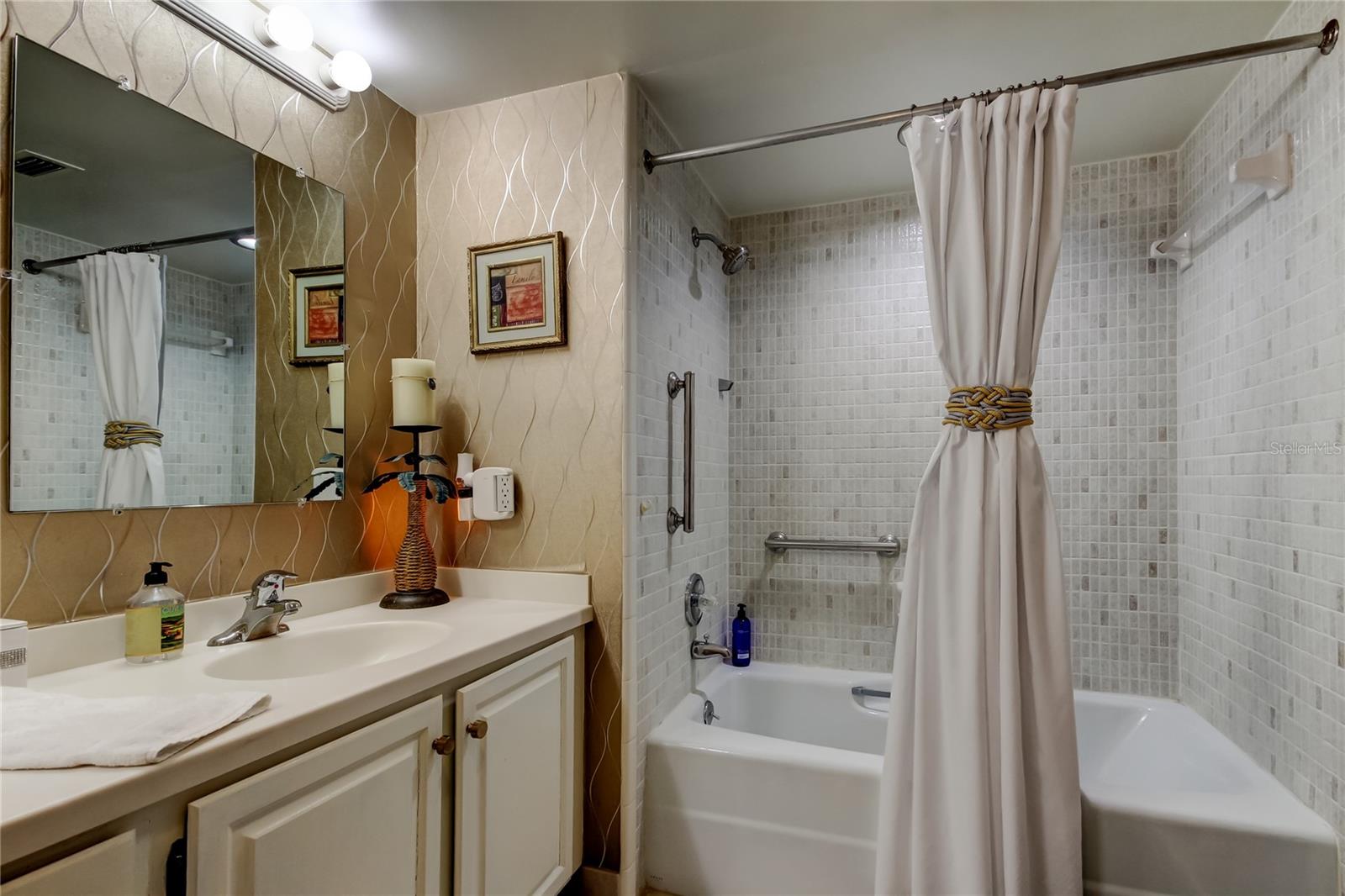 5200 BRITTANY DR S #204 — photo 36