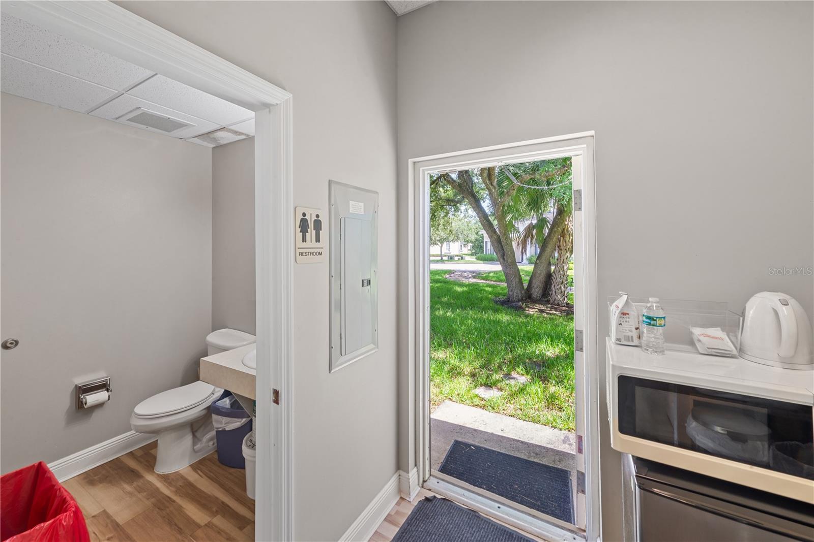 5381 PRIMROSE LAKE CIR — photo 40