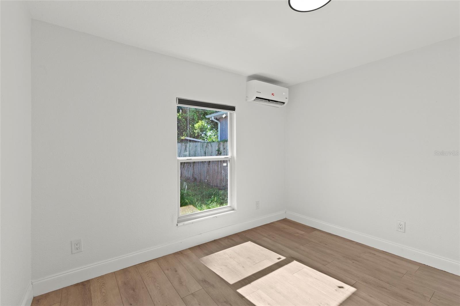 8613 N 14TH ST — photo 14