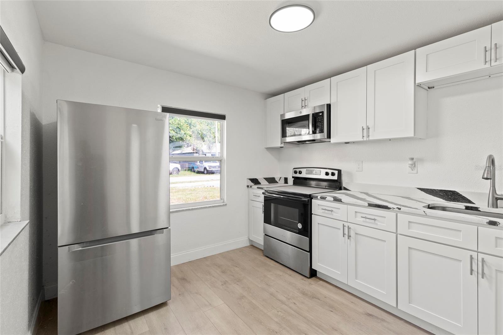 8613 N 14TH ST — photo 7