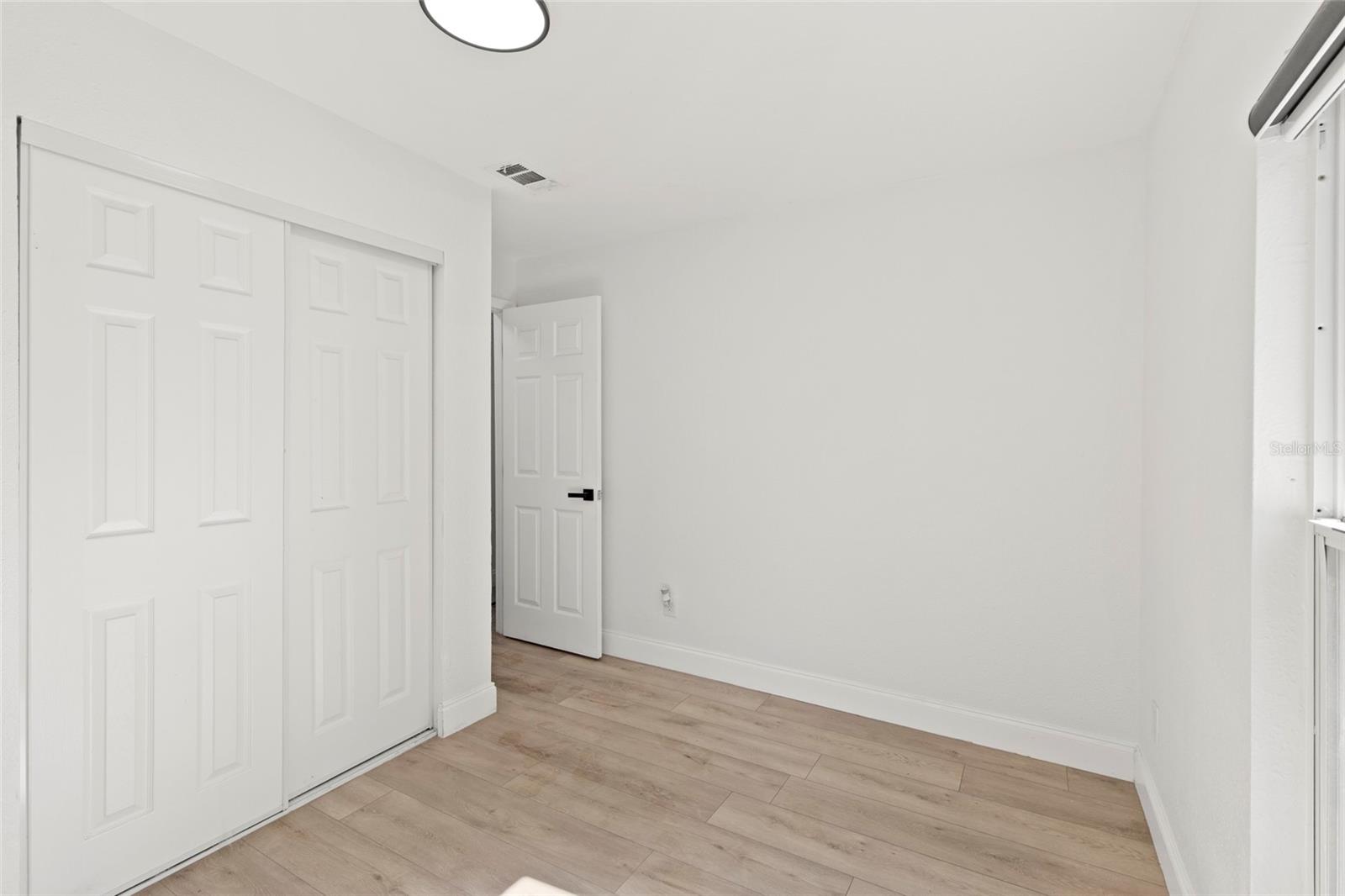 8613 N 14TH ST — photo 13