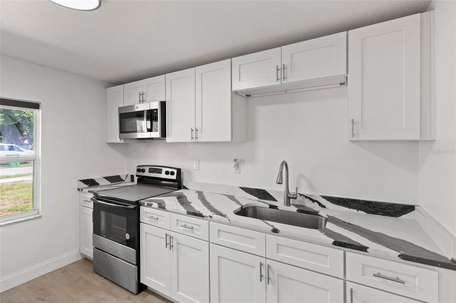 8613 N 14TH ST — photo 9
