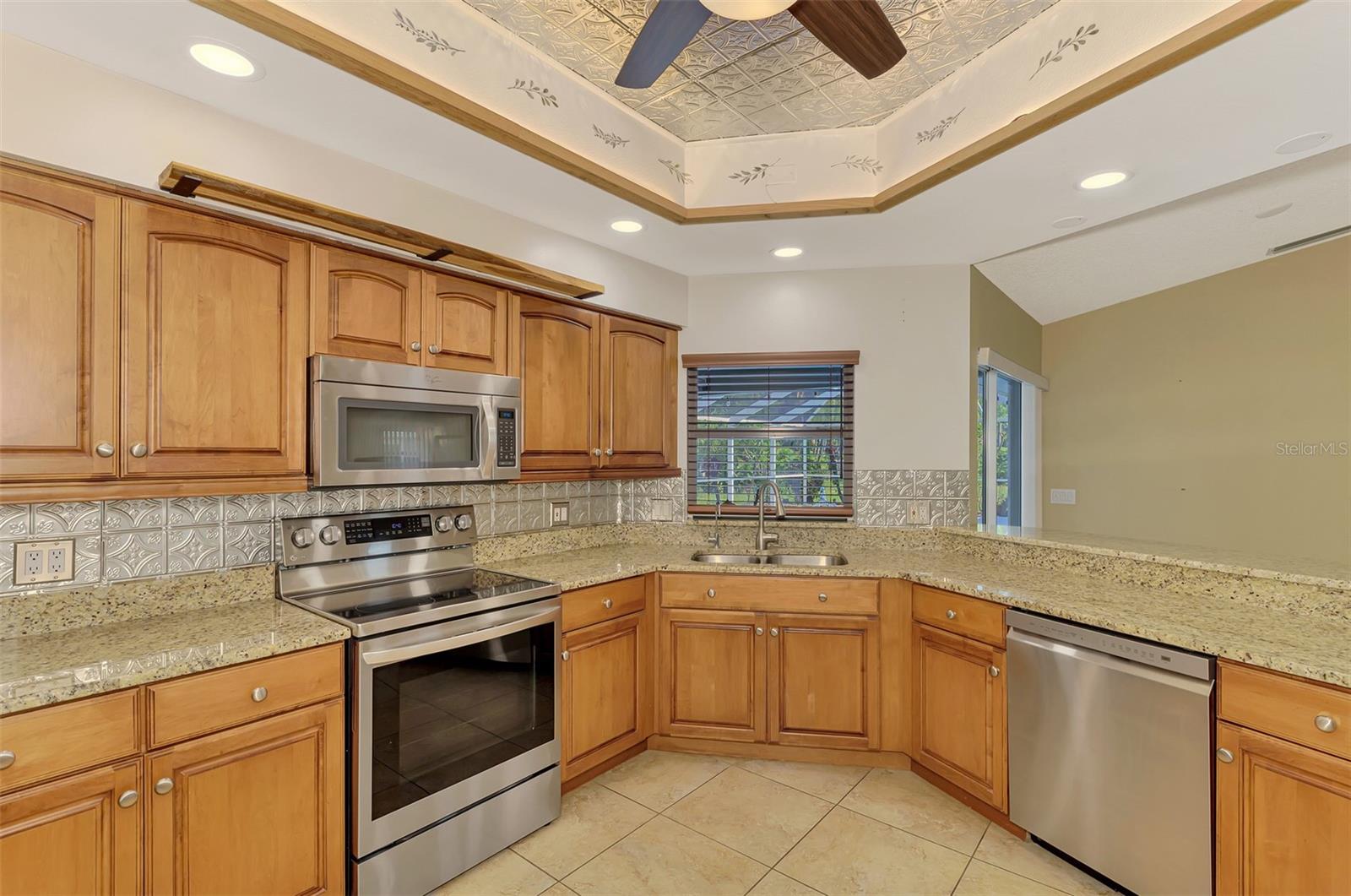 3706 SLAYTON AVE — photo 10