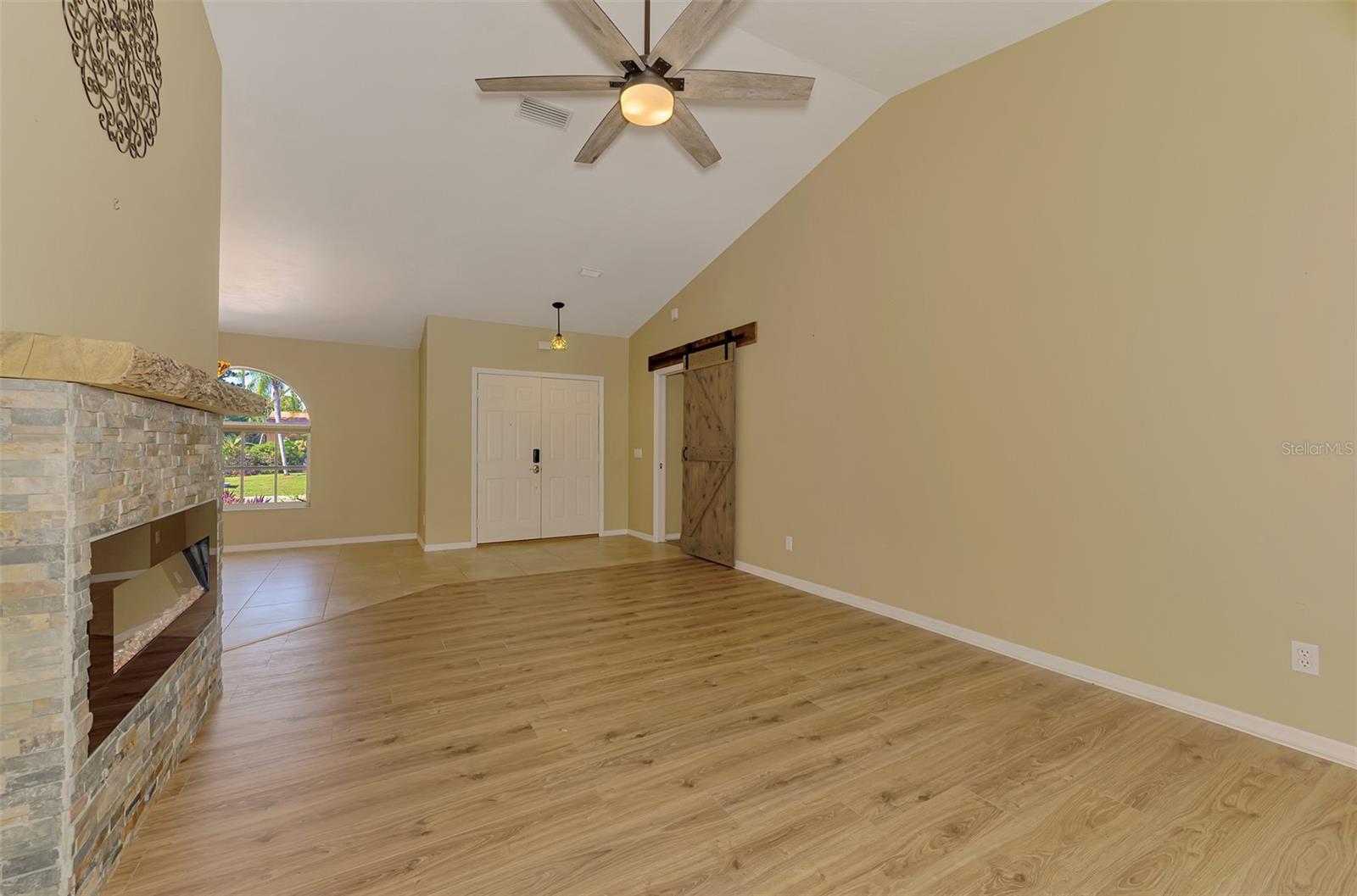 3706 SLAYTON AVE — photo 8