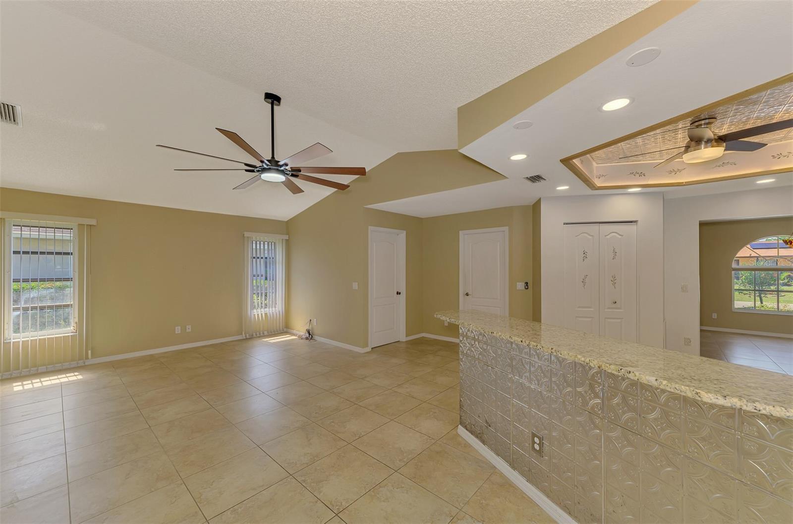 3706 SLAYTON AVE — photo 13