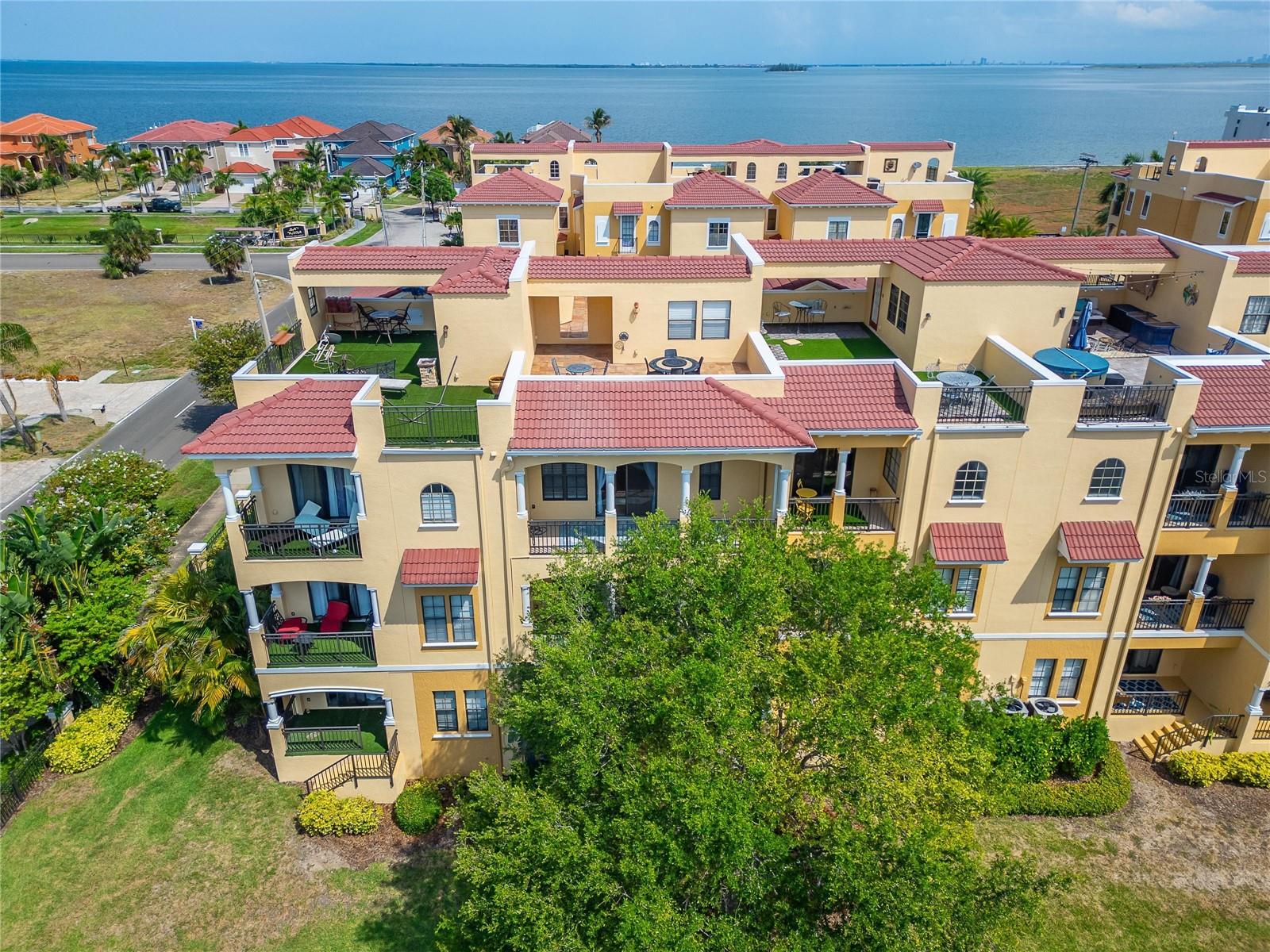 6407 MAYRA SHORES LN — photo 92