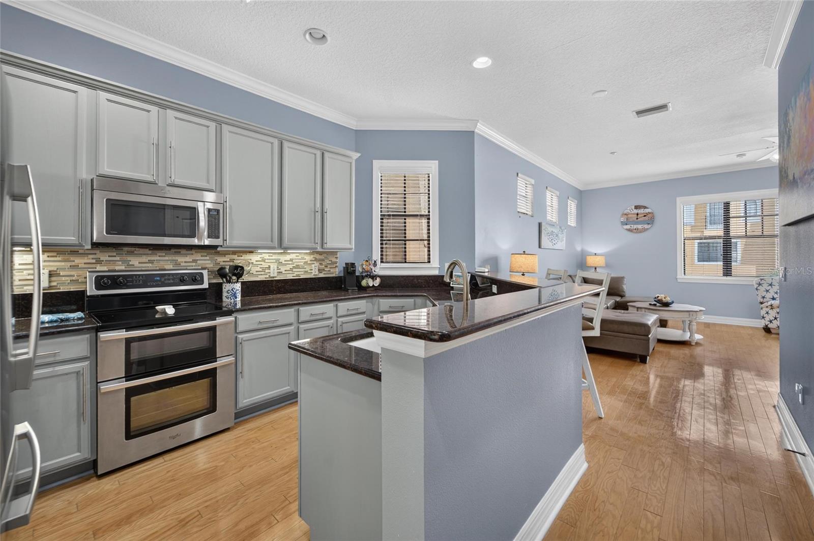 6407 MAYRA SHORES LN — photo 37