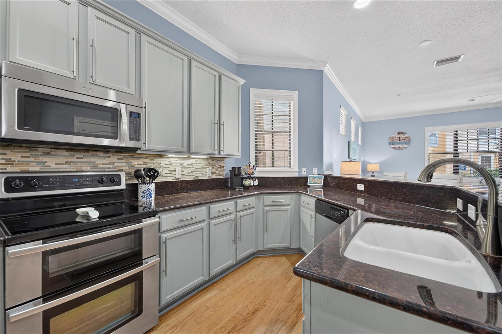 6407 MAYRA SHORES LN — photo 39