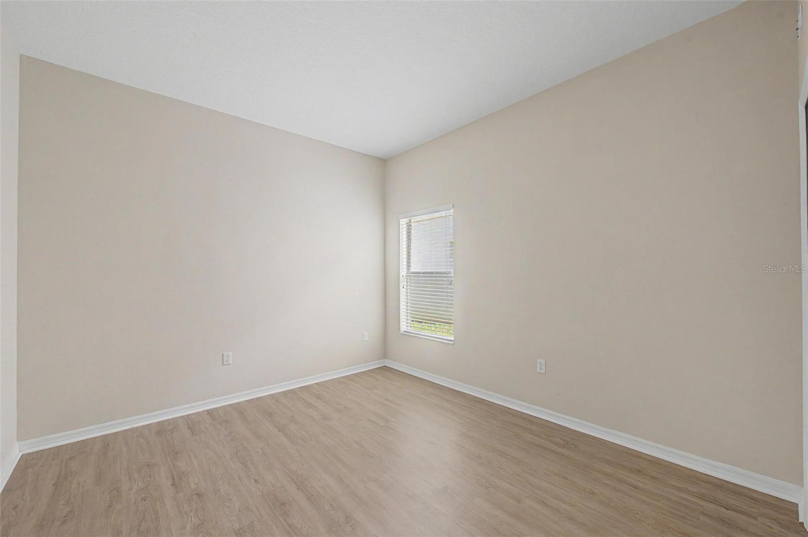 2811 RAVENDALE LN — photo 26