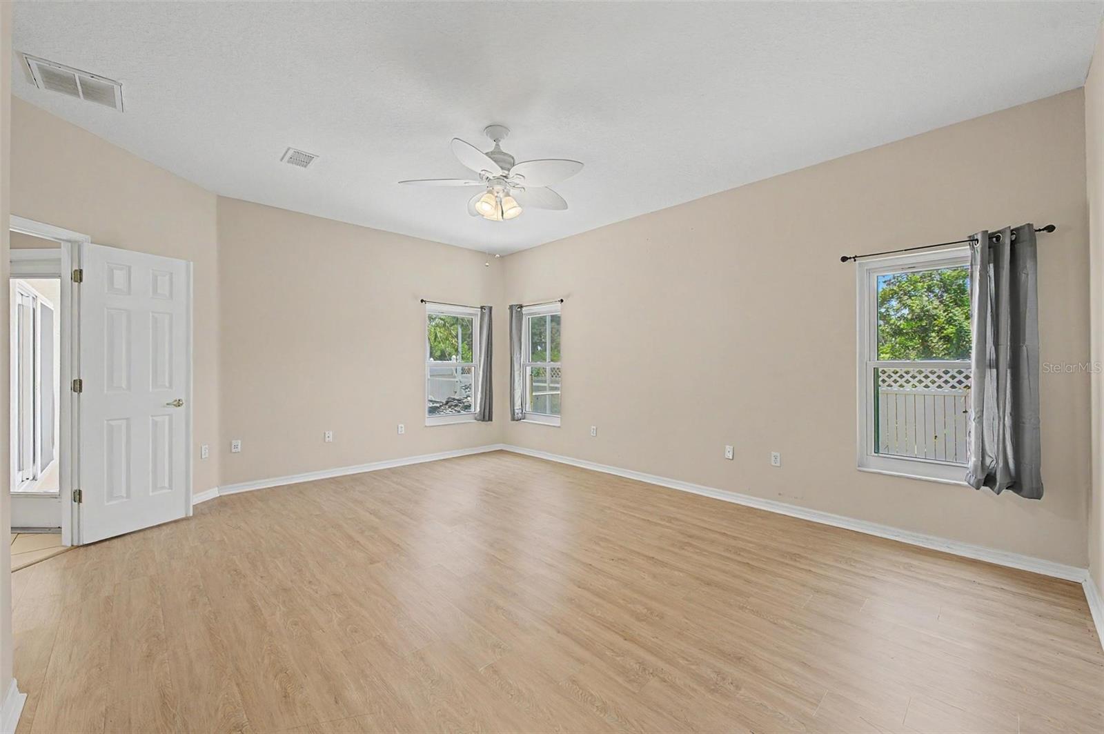 2811 RAVENDALE LN — photo 16