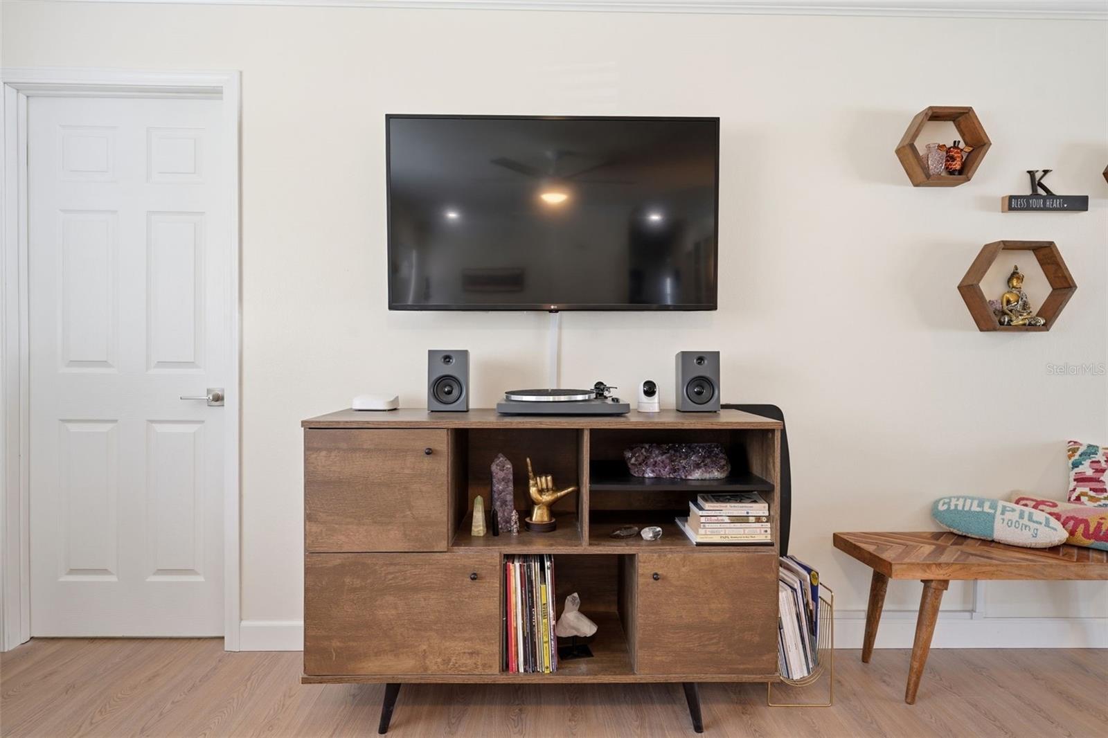 2600 CAMBRIDGE DR — photo 15