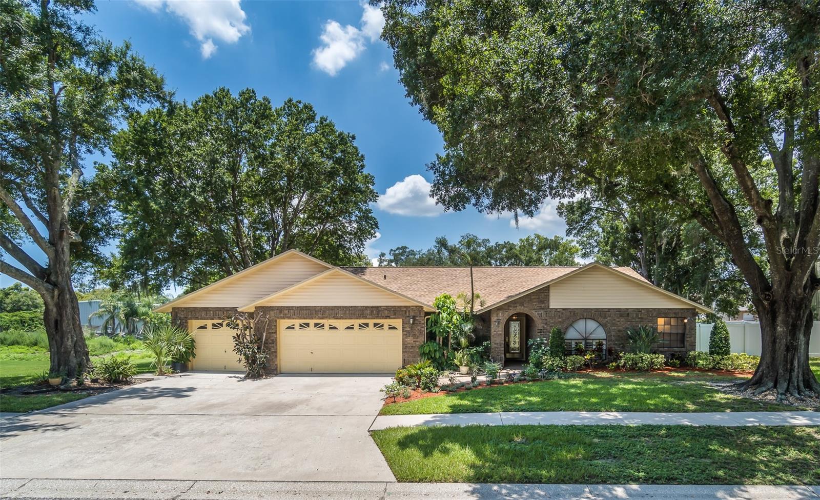 714 PENNYROYAL PL — photo 32