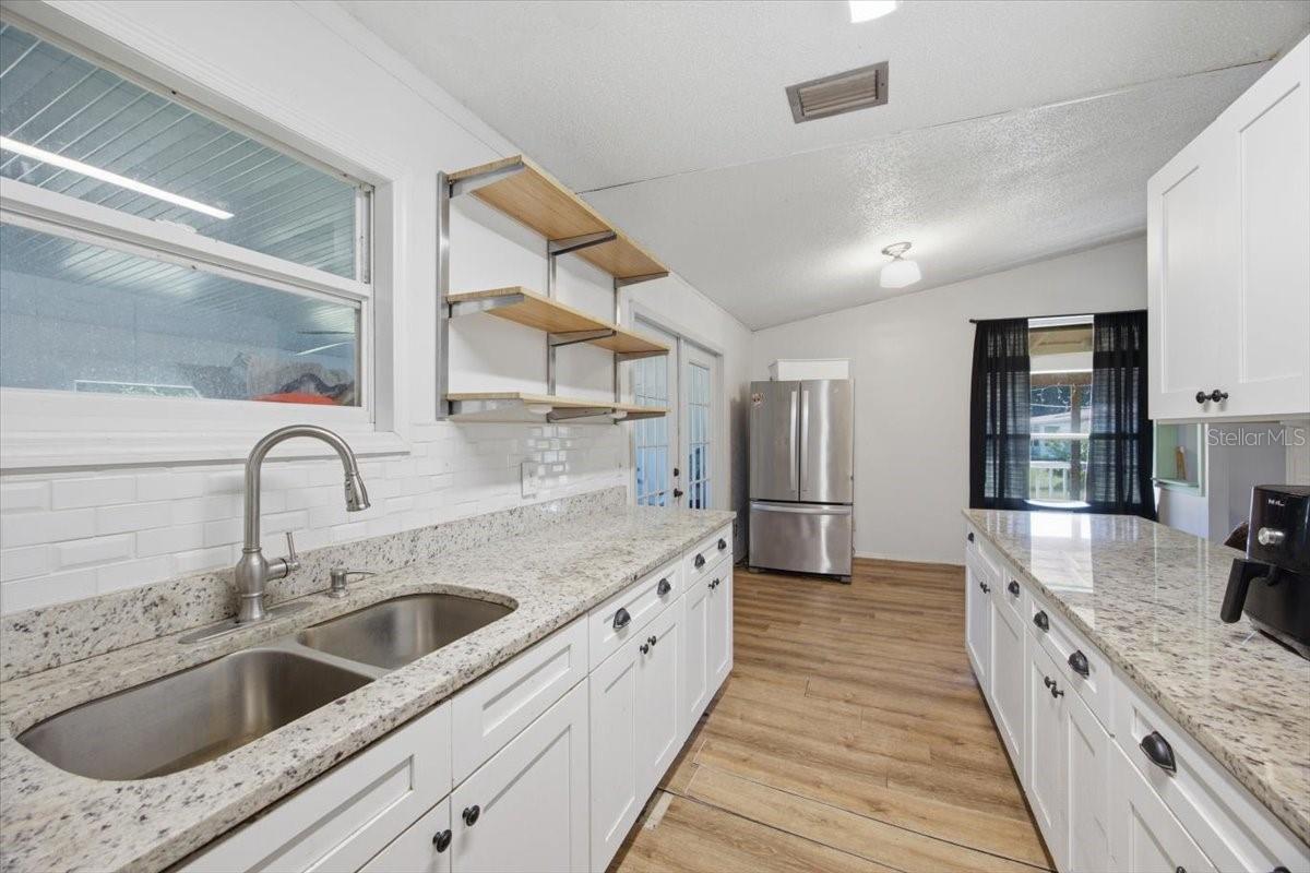 6709 FIVE ACRE RD — photo 9