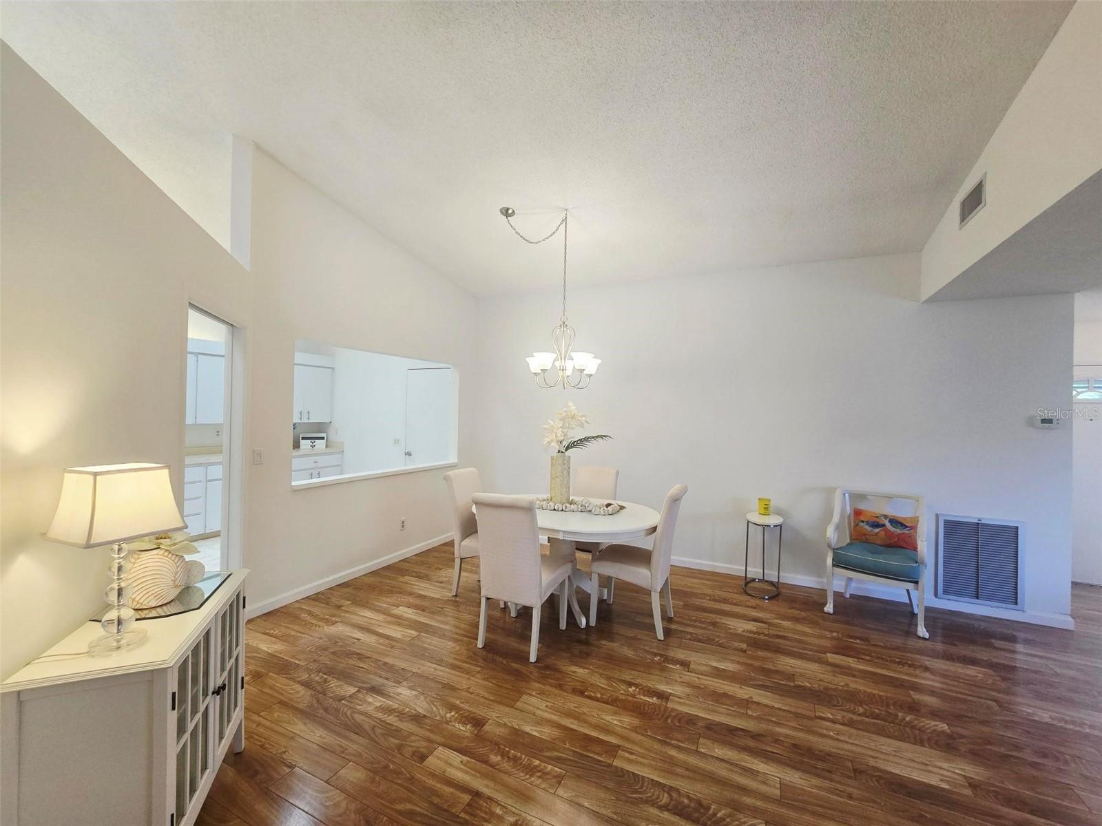 5808 GARDEN LAKES DR — photo 7